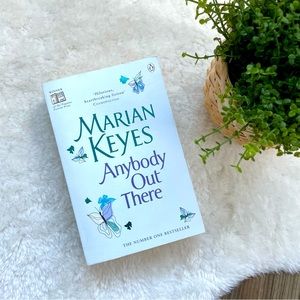 🔥3/$15🔥 Novel - Anybody Out There? By Marian Keyes